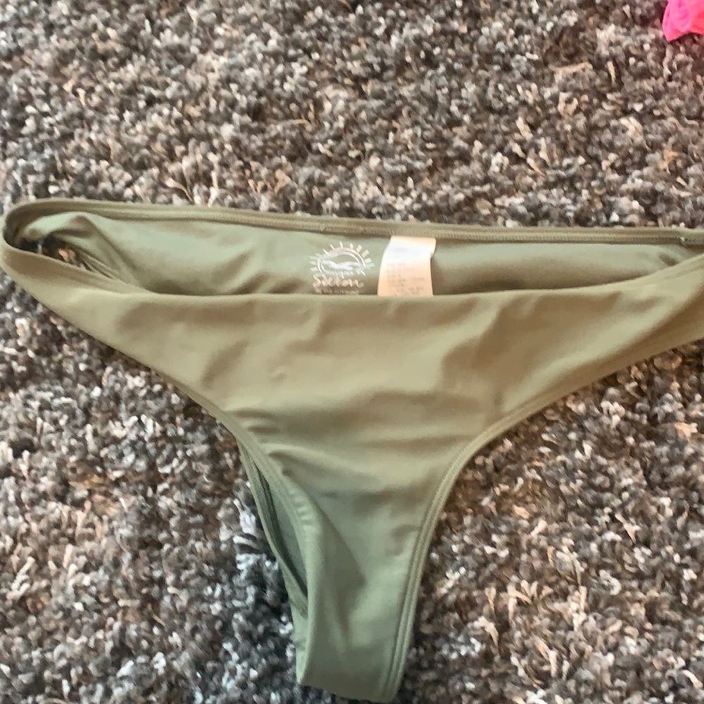 M hollister swim bottoms